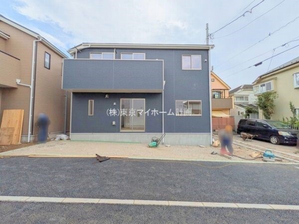 外観:前面道路含む現地外観写真