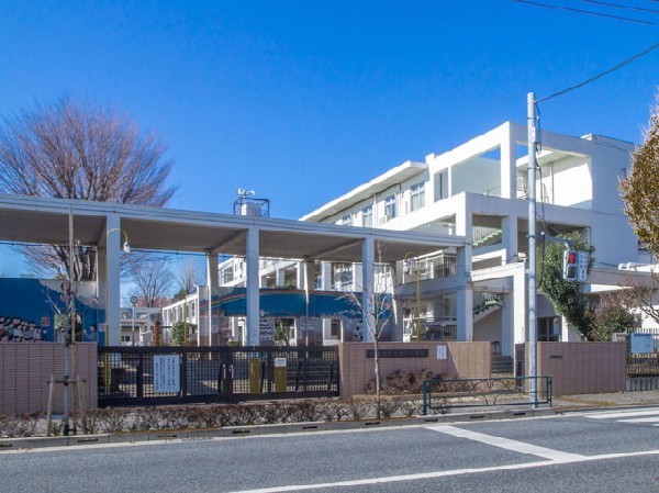 周辺環境:西東京市立谷戸小学校(一人一人、子供を磨き、子供が生き生きと瞳が輝く教育活動を進めていきます。そして、将来の夢をもち、夢の実現を目指していける力を育んでいきます。)