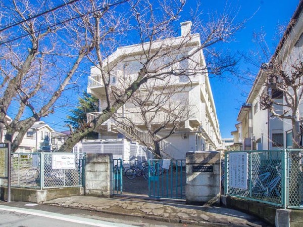 周辺環境:西東京市立ひばりが丘中学校(教育活動全般を通して、智・徳・体のバランスがとれ、「生きる力」を身に付けた生徒の育成に取り組んでいます。)