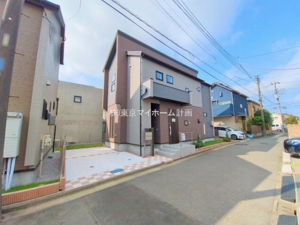 外観:前面道路含む現地外観写真