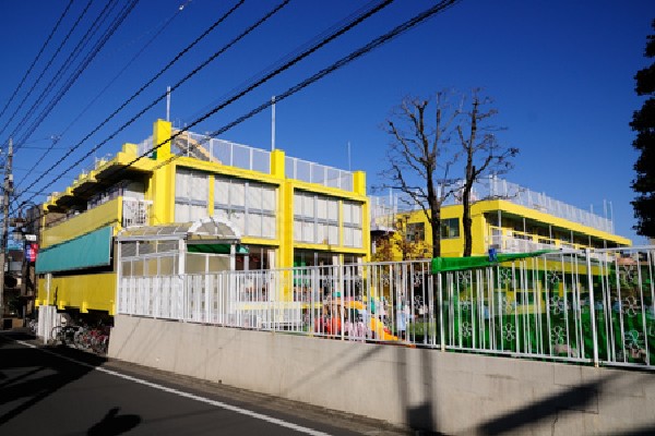 周辺環境:洗心幼稚園(家族ピクニック、サマーキャンプ、スケート教室など、多様な年間行事が用意され、園児たちは健やかな体と心を育んでいる幼稚園です。)