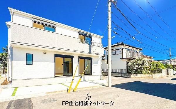 外観:前面道路含む現地外観写真