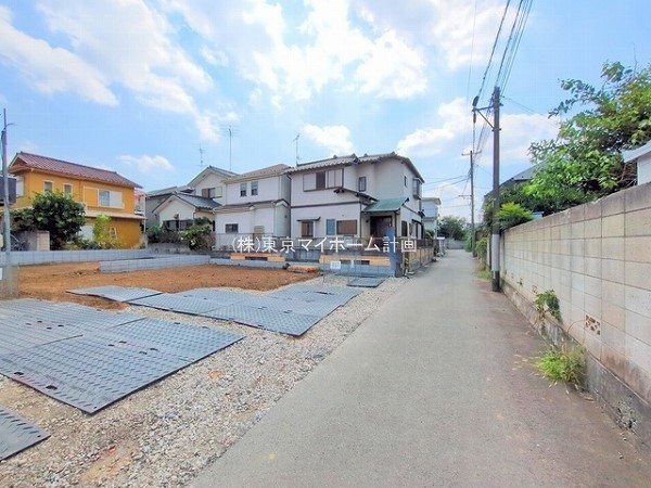 外観:前面道路含む現地土地写真