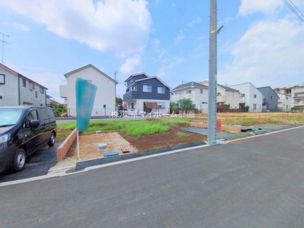 外観:前面道路含む現地土地写真