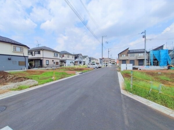 外観:前面道路含む現地土地写真