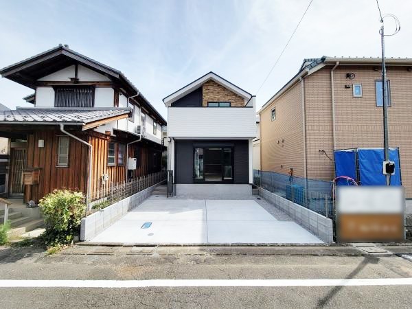 外観:前面道路含む現地外観写真