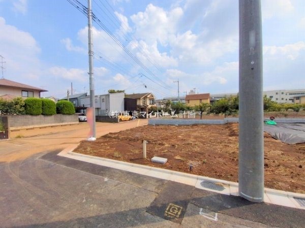 外観:前面道路含む現地土地写真