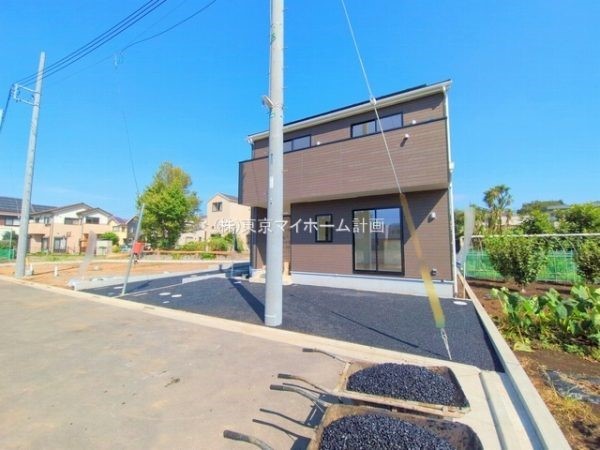 外観:前面道路含む現地外観写真