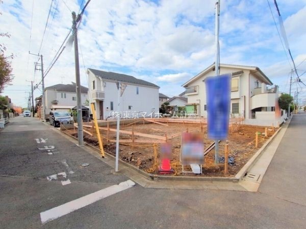 外観:前面道路含む現地土地写真