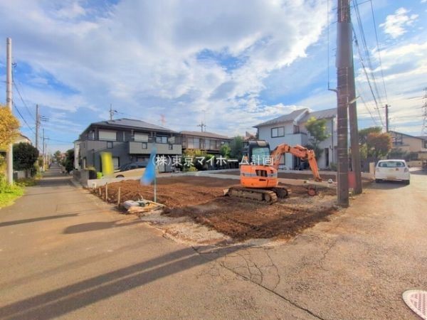 外観:前面道路含む現地土地写真
