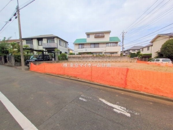 外観:前面道路含む現地土地写真