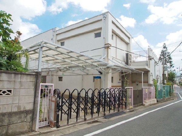 周辺環境:貫井保育園(一人ひとりのこどもを大切にし、子供・家庭・地域から信頼される保育園を目指しています。南向きの日当たりのよい園庭では子供たちがあそびの発想と発見を楽しめるような可動遊具なども用意されています。)