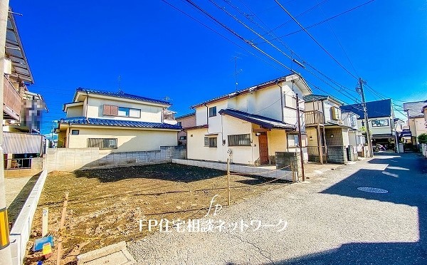 外観:前面道路含む現地土地写真