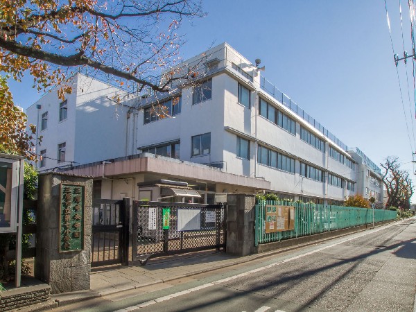 周辺環境:三鷹市立第七小学校(小さなお子様も無理なく通える距離が嬉しいですね。)