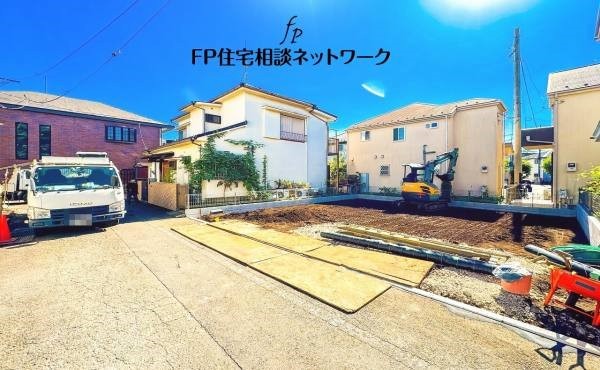 外観:前面道路含む現地土地写真