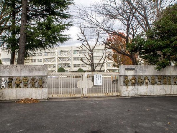 周辺環境:府中市立武蔵台小学校