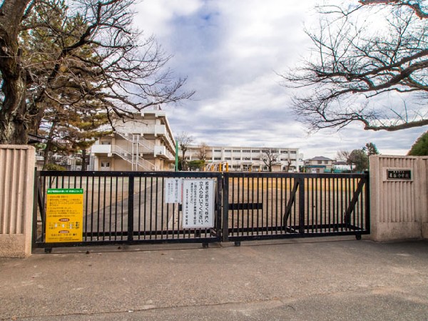 周辺環境:西東京市立保谷小学校(よく学び、よく考え行動し、よく活動する子どもになるように学校一丸となって指導にあたっている小学校です。)