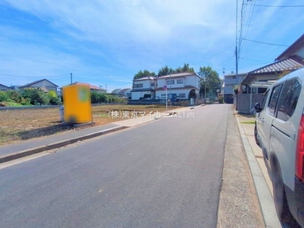 外観:前面道路含む現地土地写真