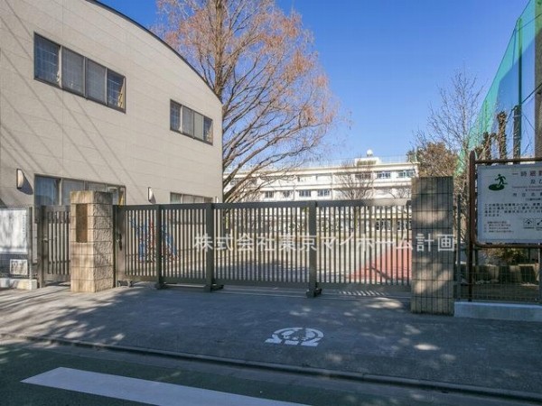 周辺環境:三鷹市立北野小学校