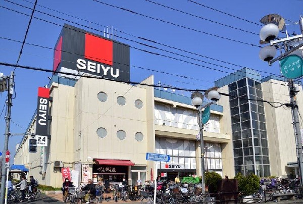 周辺環境:西友 花小金井店(24時間営業の駅前店舗。)