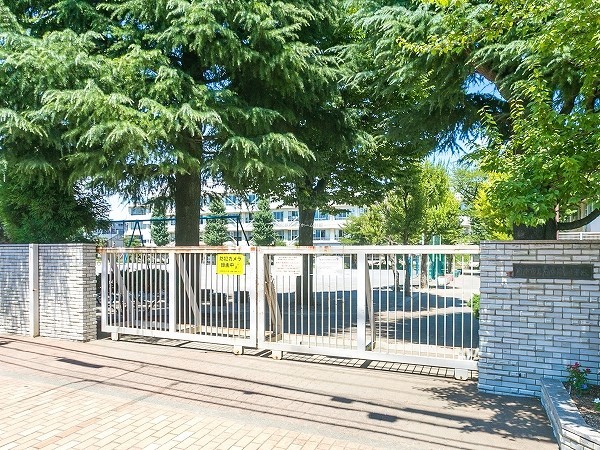 周辺環境:府中市立府中第四小学校