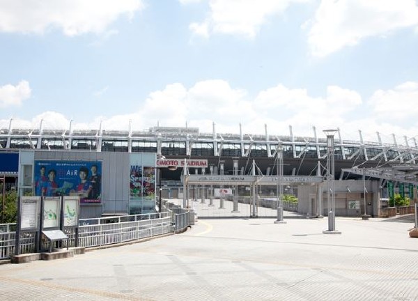 周辺環境:味の素スタジアム(味の素スタジアムではサッカーJリーグの試合のほか、コンサートなどのイベントも行われており、休日の楽しみは多いスタジアムです。)