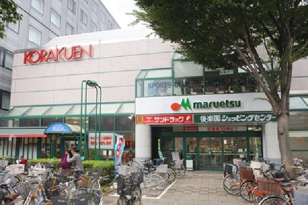 周辺環境:マルエツ調布店(10:00～22:00まで営業。年中無休で営業をしており、チェーン店ならではの充実した商品ラインナップが魅力的なスーパーです。)