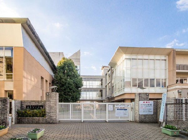 周辺環境:西東京市立けやき小学校(人権尊重の精神を基本とし、学校と保護者や地域住民が互いに連携しながら、児童が自らその一歩を踏みだし、一歩と一歩をつなぎ合わせた揺るぎない足跡を残せるように主体的に支援していく学校教育の新たな創造を目指し、ここに本校の教育目標を定める。)