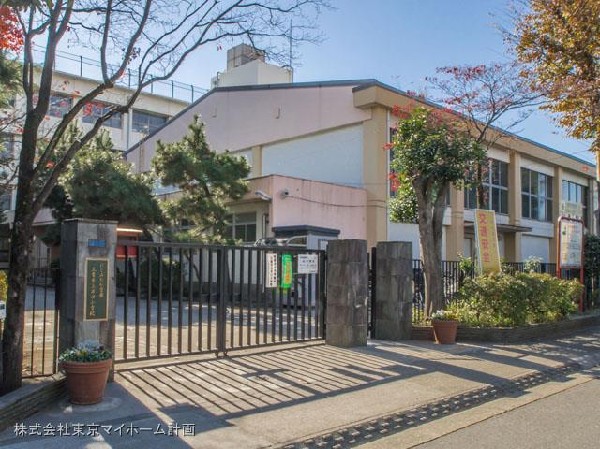 周辺環境:三鷹市立井口小学校(本校では、教育活動の柱を　1.学力の向上　2.豊かな心の育成　3.健康・体力の増進　4.協働する学園　とし、、教育活動を行っていきます。)