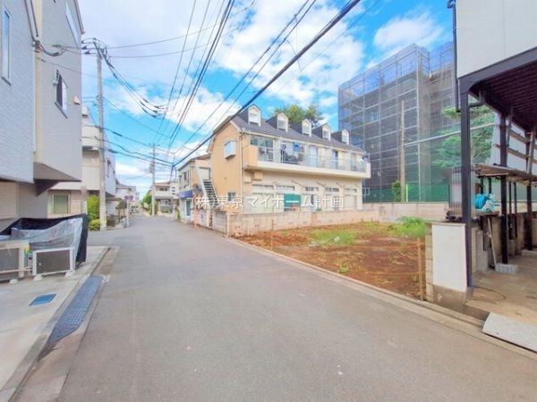 外観:前面道路含む現地土地写真