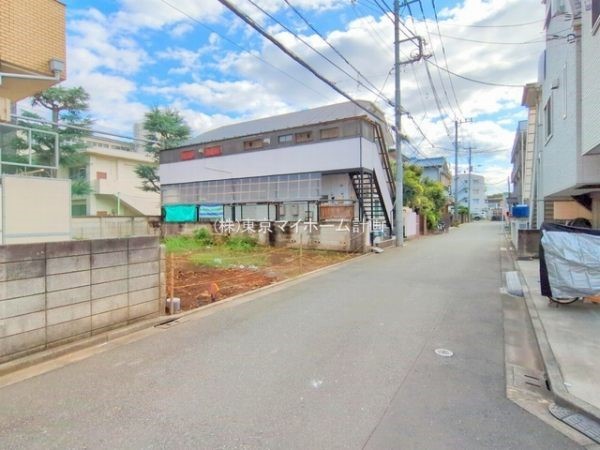 外観:前面道路含む現地土地写真