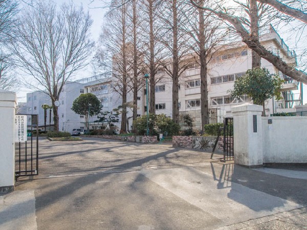 周辺環境:東久留米市立西中学校(知性のある「賢い生徒」、思いやりのある「優しい生徒」、心身共に健康な「逞しい生徒」の育成を目指している学校です。)