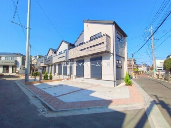 外観:前面道路含む現地外観写真