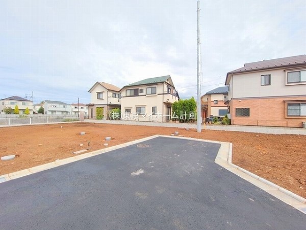 外観:前面道路含む現地土地写真