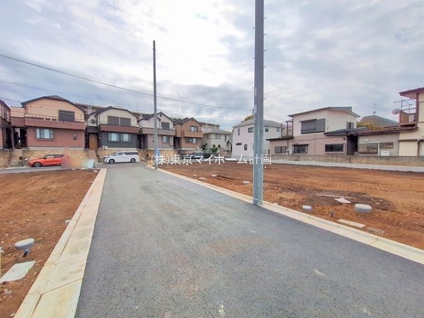 外観:前面道路含む現地土地写真