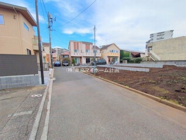 外観:前面道路含む現地土地写真
