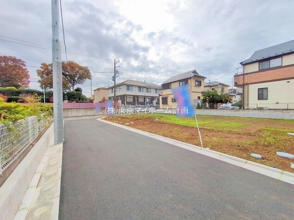 外観:前面道路含む現地土地写真