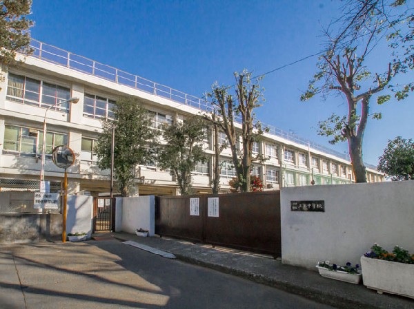 周辺環境:小平市立上水中学校