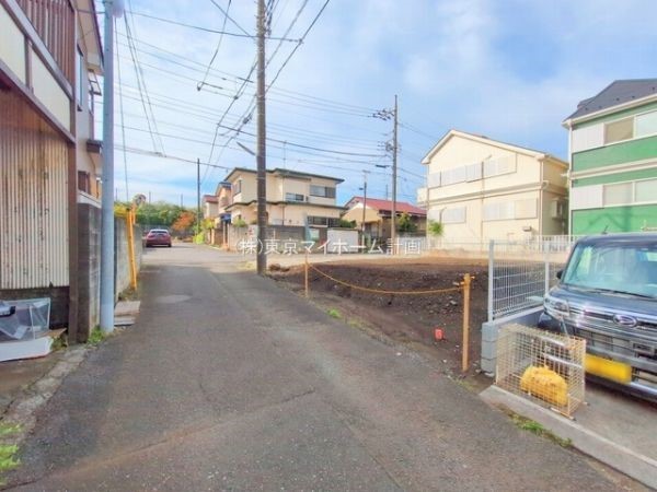 外観:前面道路含む現地土地写真