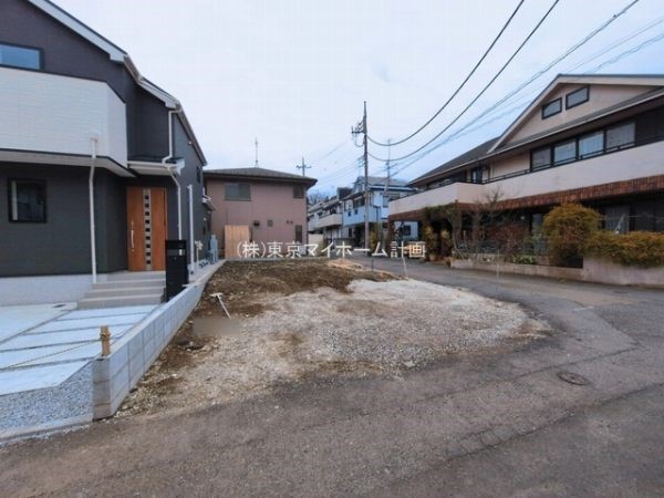 外観:前面道路含む現地写真