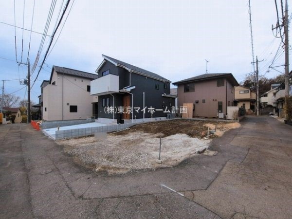 外観:前面道路含む現地写真