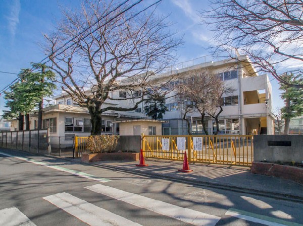 周辺環境:小平市立学園東小学校(児童にとって分かりやすく学び、楽しく生活えきる学校・保護者にとって思いを共有し、我が子を通わせないと思える学校・地域にとって協働して活動し、信頼できる学校を目指しています。)