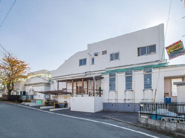 周辺環境:わかたけ保育園(子どもたちが園生活を楽しみ、友だちとのかかわりの中で学び合い豊かな心が育ち合うよう、家族と園がお互い心を通わせ連絡とり合って保育をしています。自然が一杯の環境、四季折々の自然にふれ楽しんでおります。 )