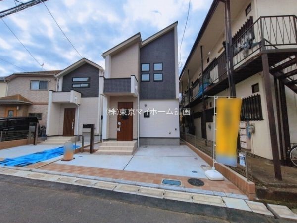 外観:前面道路含む現地外観写真