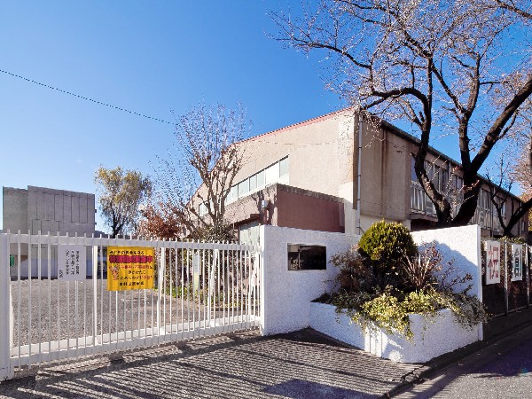 周辺環境:東村山市立東村山第三中学校(生徒が主体的に創造し地域に根ざした活力ある学校を目指しています。また、自らを認め、他に対する思いやりの心を持ち、友と学校を愛する生徒の育成に努めています。)