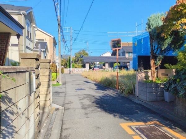 外観:前面道路含む現地土地写真