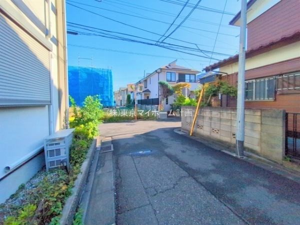 外観:前面道路含む現地土地写真