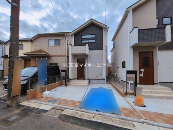 外観:前面道路含む現地外観写真