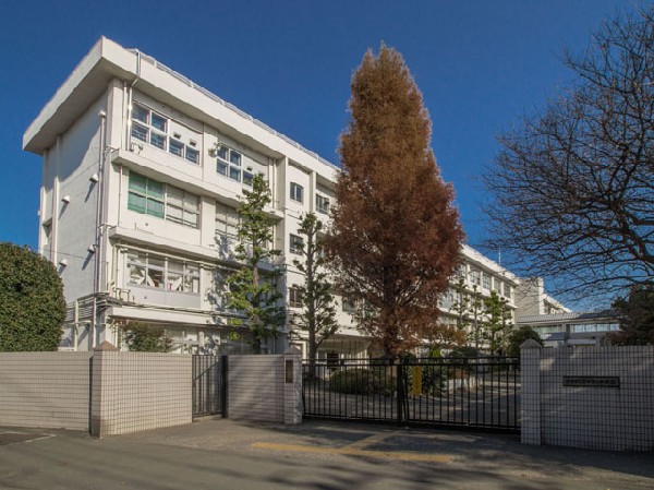 周辺環境:府中市立府中第六中学校