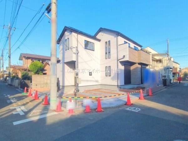 外観:前面道路含む現地外観写真